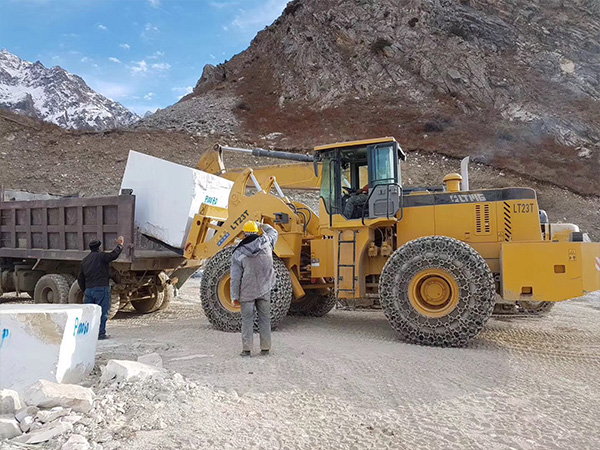 forklift loader works in quarry