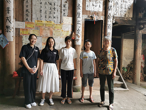 Cuidando a los ancianos en Hutian Village