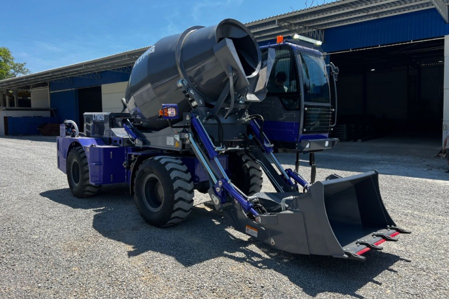 Brazilian Customer Successfully Puts LTM26 Self Loading Concrete Mixer into Operation