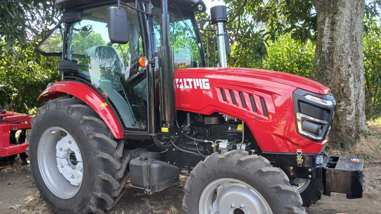 El Salvador Customer Uses LTMG LTB100 Tractor for Agricultural Operations